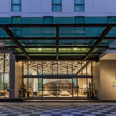 Holiday Inn Express Bangkok Soi Soonvijai By Ihg Zewnętrze zdjęcie