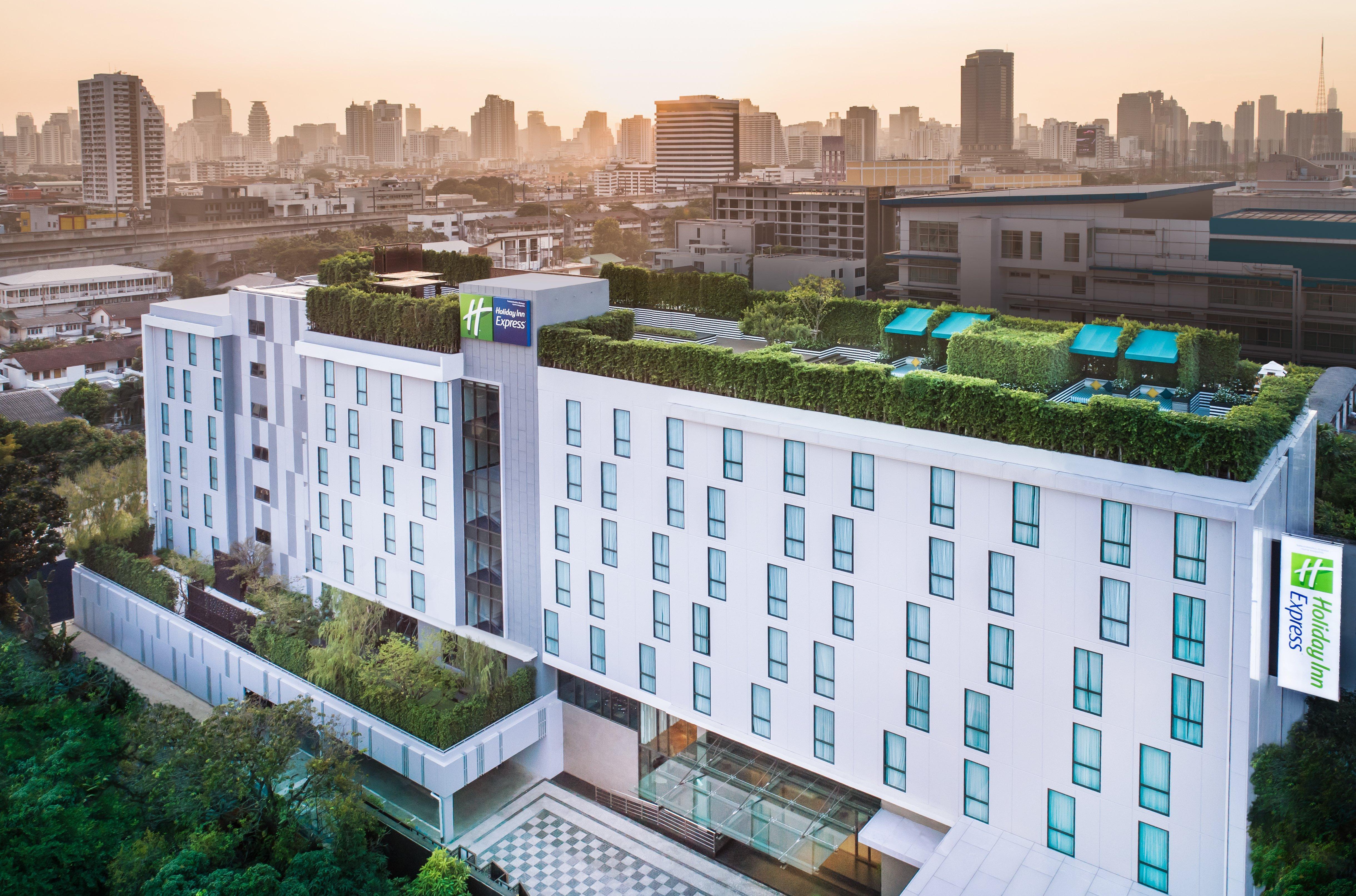 Holiday Inn Express Bangkok Soi Soonvijai By Ihg Zewnętrze zdjęcie